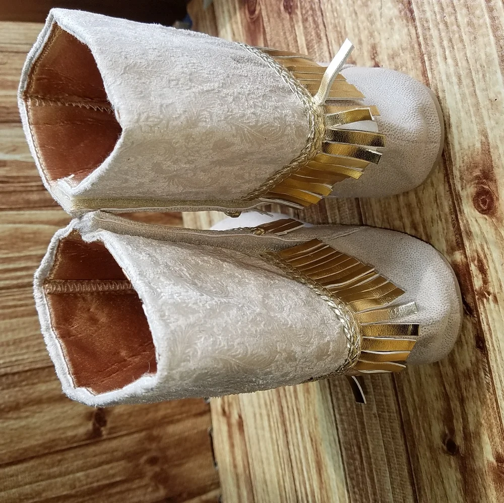 Disney Store Pocahontas Boots Girls 2/3 Shoes Moccasins Costume Halloween